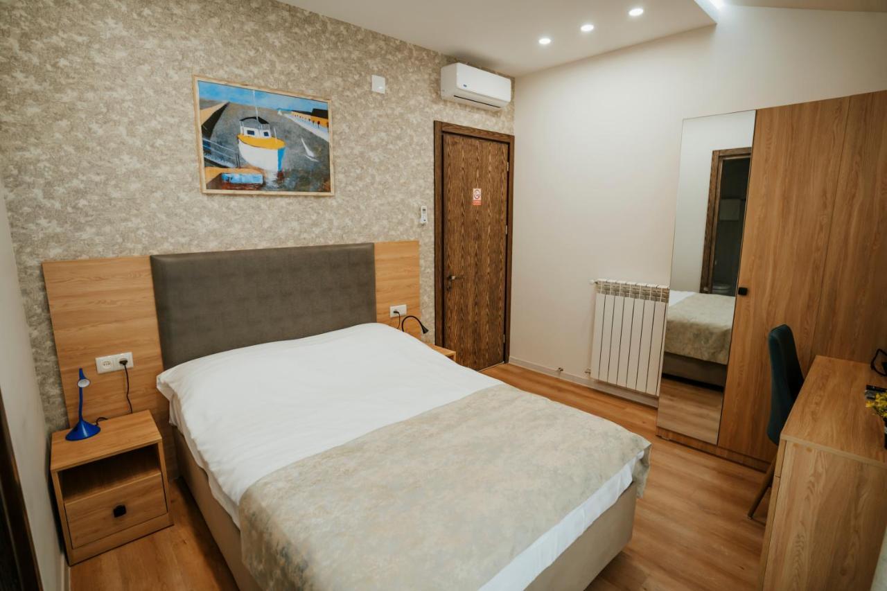 West Apart Hotel Batumi Exterior photo